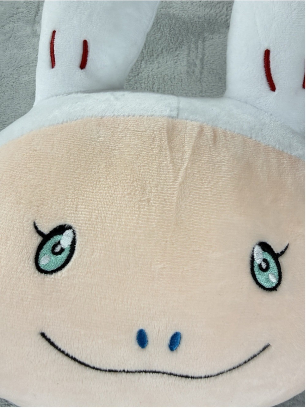 Takashi Murakami Kaikai Kiki Plush Toy Blue Eyes White - Picture 9 of 16